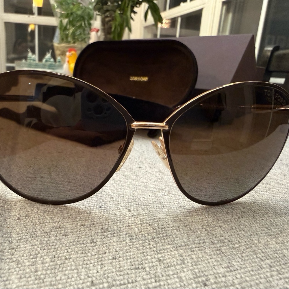 Tom Ford Penelope Sunglasses in Luxe Brown - trending color! 🤎🐻🤎 - Picture 12 of 15
